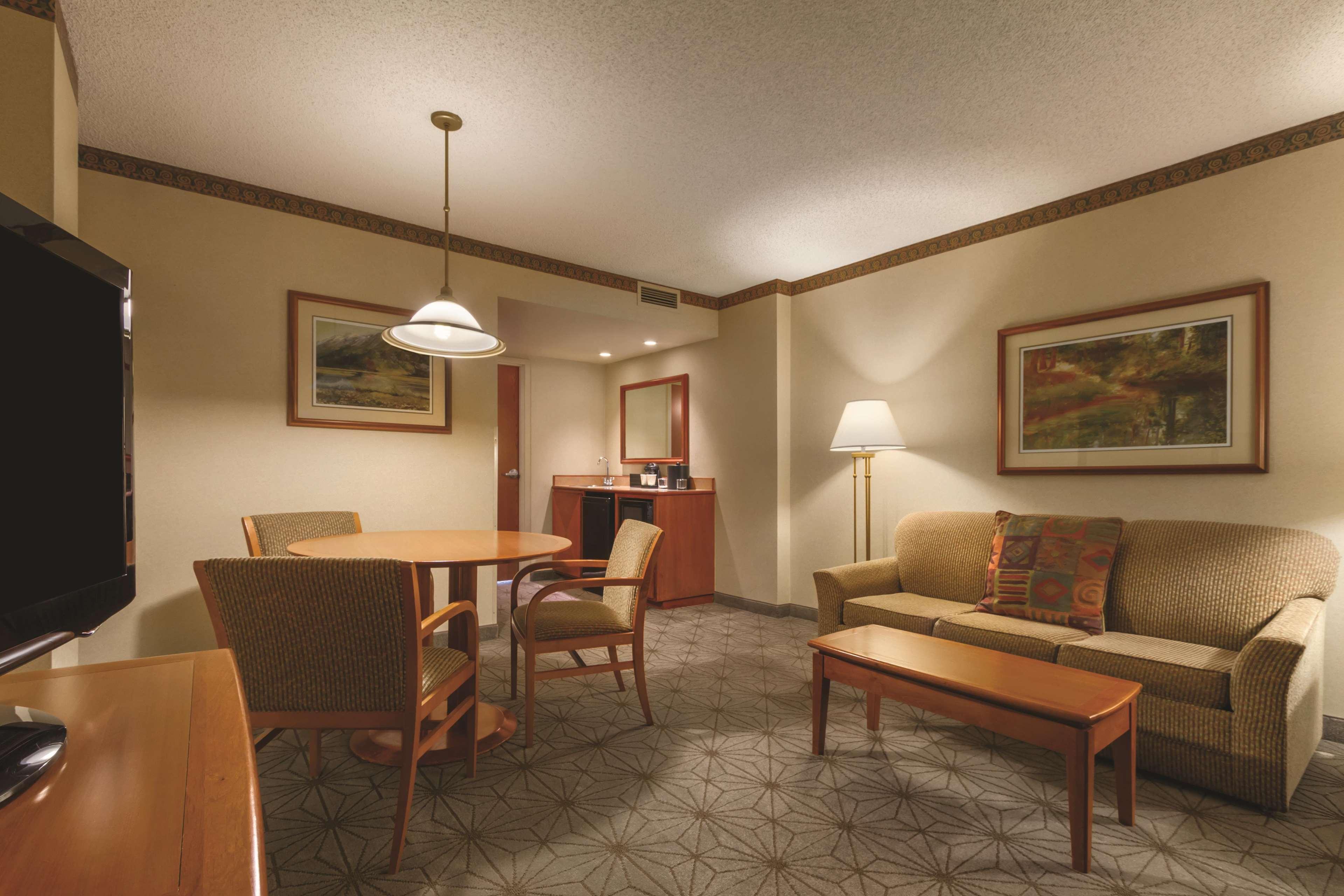 Embassy Suites By Hilton Portland Airport Εξωτερικό φωτογραφία