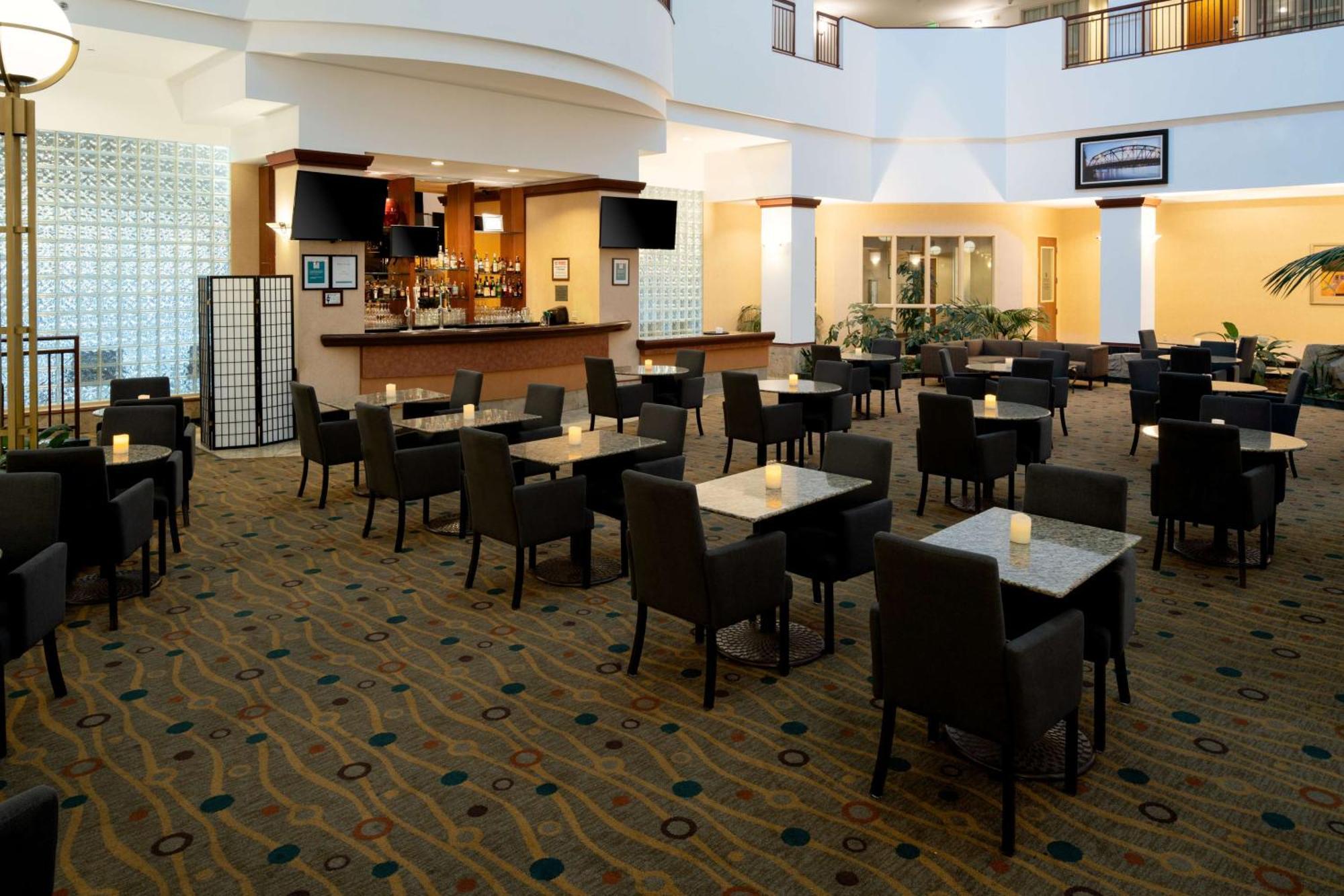 Embassy Suites By Hilton Portland Airport Εξωτερικό φωτογραφία