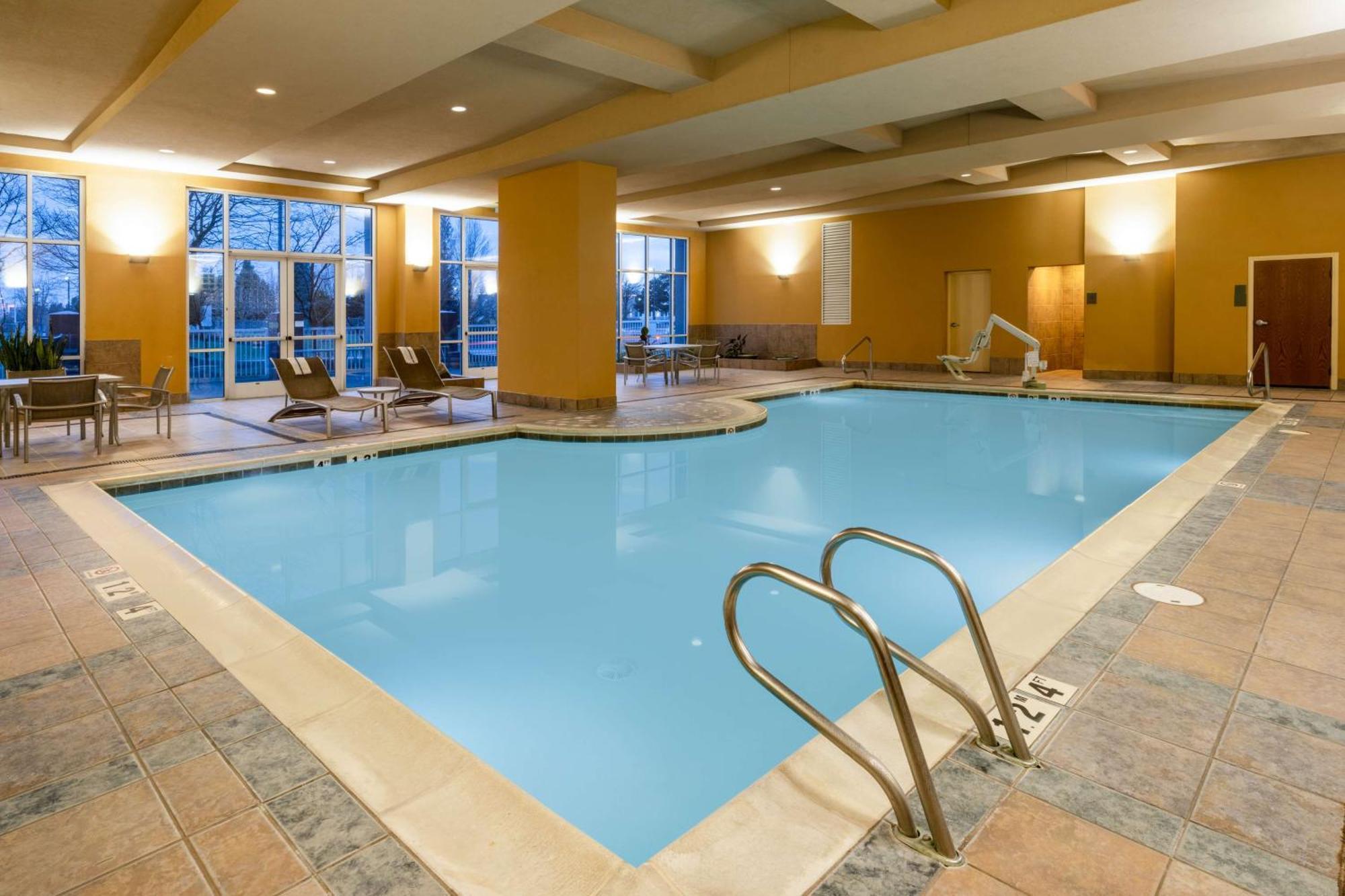 Embassy Suites By Hilton Portland Airport Εξωτερικό φωτογραφία